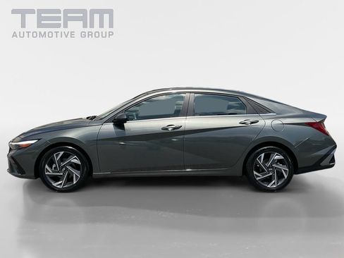 Used 2025 Hyundai Elantra SEL FWD image 4