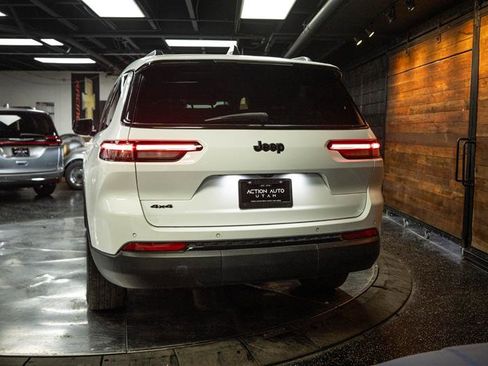 Used 2024 Jeep Grand Cherokee L Laredo image 6