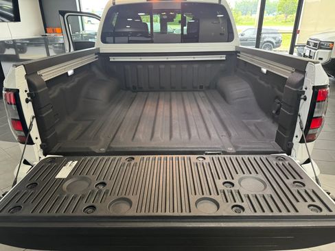 Used 2023 Nissan Frontier PRO-4X w/ Pro Convenience Package AWD/4WD image 6