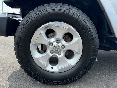 Used 2013 Jeep Wrangler Unlimited Sahara w/ Connectivity Group AWD/4WD image 15
