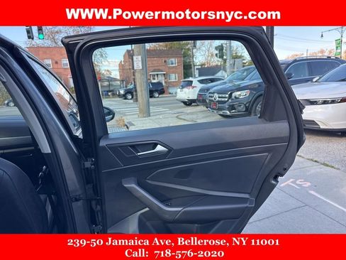 Used 2022 Volkswagen Jetta SE image 16