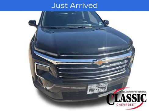 Used 2025 Chevrolet Traverse LT w/ Sun and Wheel Package image 26