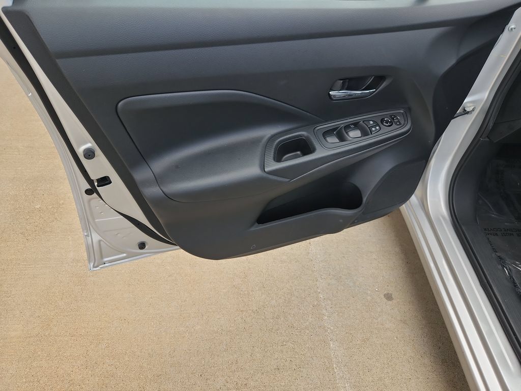 Used 2025 Nissan Versa SV FWD image 28
