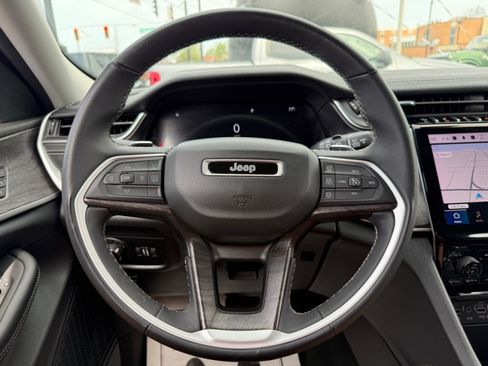 Used 2023 Jeep Grand Cherokee L Limited AWD/4WD image 19