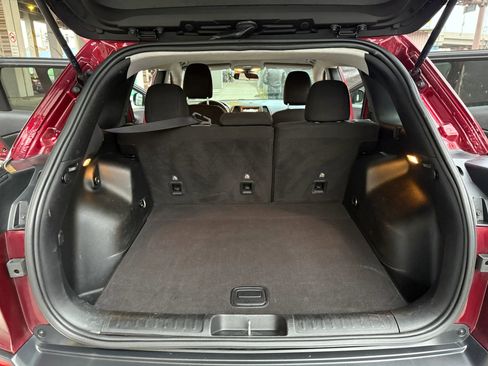 Used 2020 Jeep Cherokee Latitude w/ Cold Weather Group image 15