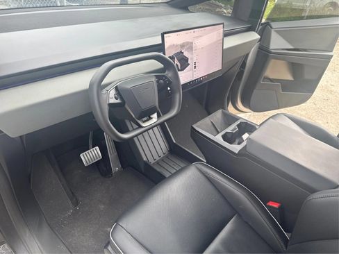 Used 2025 Tesla Cybertruck AWD Crew Cab image 16