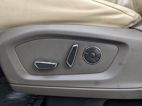 Used 2020 Ford Explorer Platinum w/ Premium Technology Package image 56