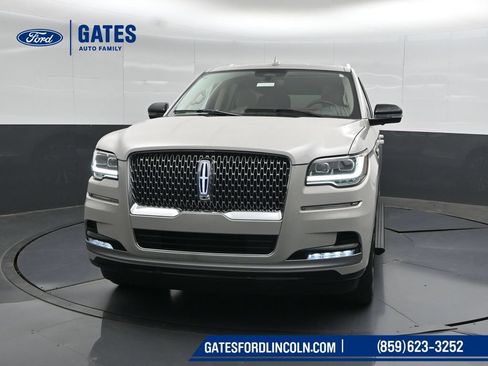 Used 2024 Lincoln Navigator L Reserve AWD/4WD image 5