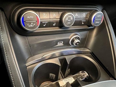 Used 2022 Alfa Romeo Stelvio Veloce image 51