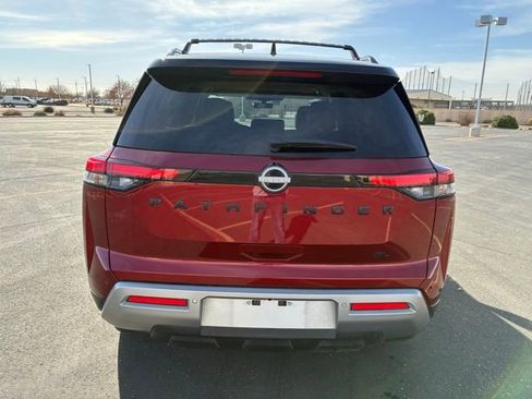 Certified 2024 Nissan Pathfinder SL w/ Black Appearance Package image 5