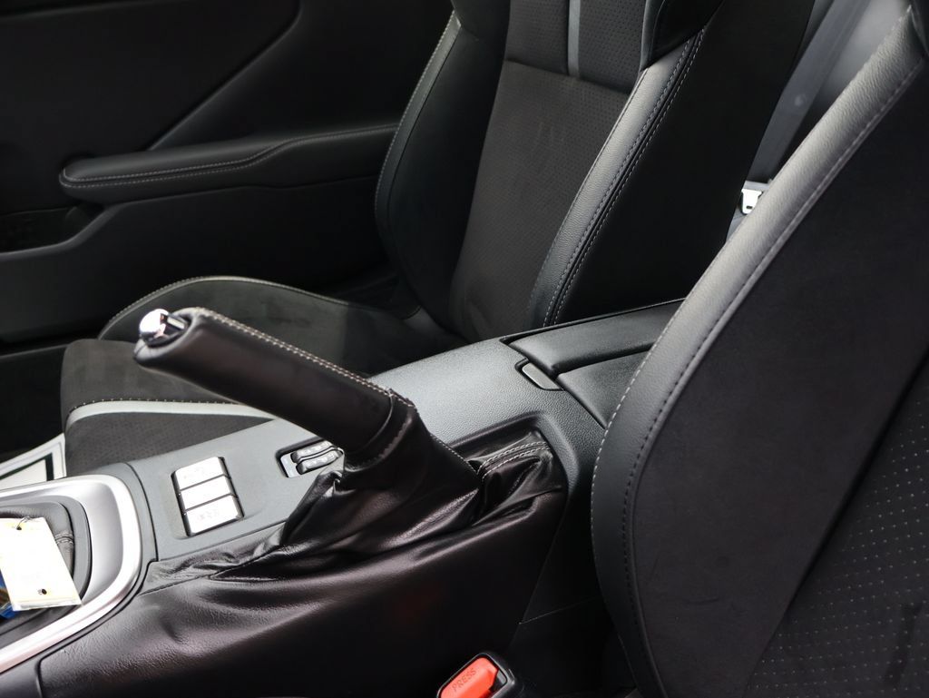 Used 2025 Toyota GR86 Premium w/ ALL Weather Mat Package (TMS) RWD image 14