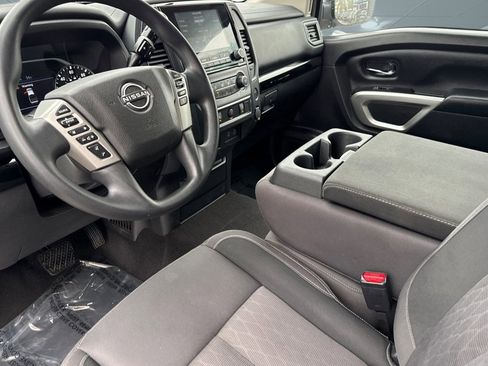Used 2023 Nissan Titan SV image 4