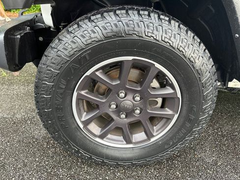 Used 2023 Jeep Gladiator Overland image 9