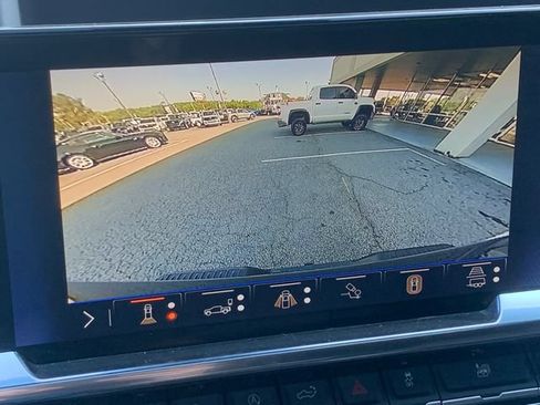 Used 2026 Chevrolet Silverado 1500 High Country AWD/4WD image 27
