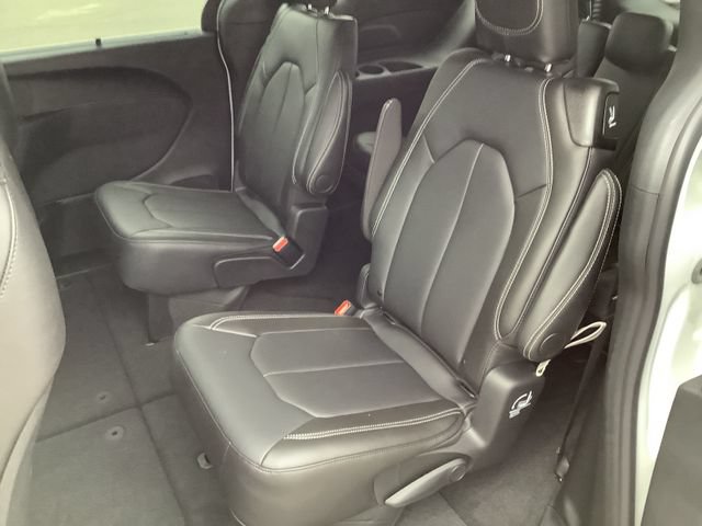 New 2026 Chrysler Pacifica Select AWD/4WD image 10