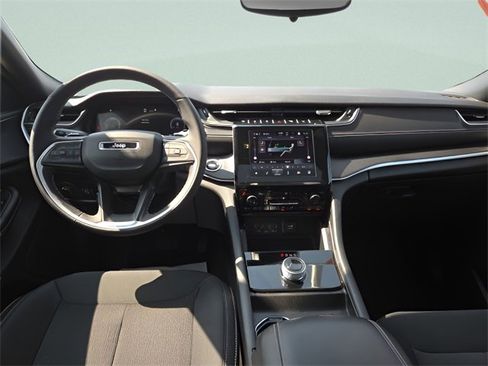 Used 2024 Jeep Grand Cherokee L Laredo w/ Luxury Tech Group I image 15