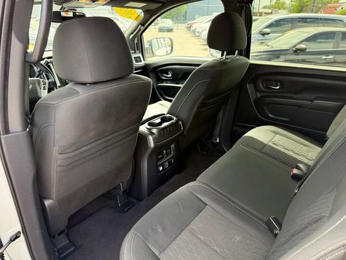 Used 2019 Nissan Titan SV w/ SV Convenience Package AWD/4WD image 14