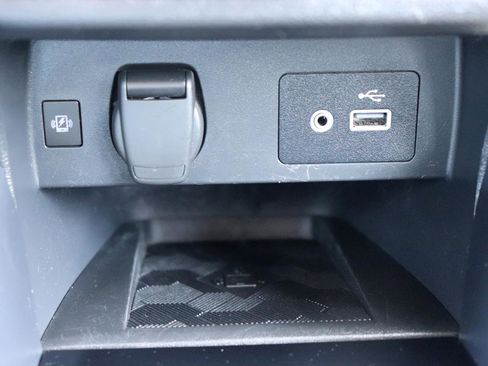 Used 2024 Nissan Versa SV FWD image 33