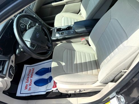 Used 2018 Ford Fusion SE image 10