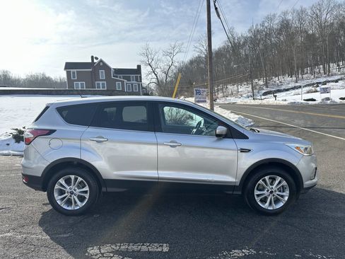 Used 2017 Ford Escape SE image 5