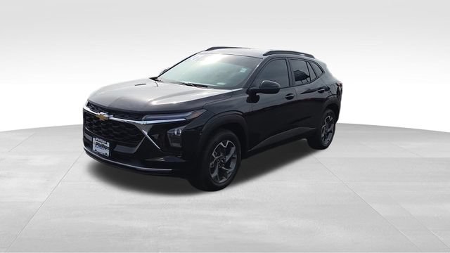 Certified 2026 Chevrolet Trax LT w/ LT Convenience Package FWD image 2
