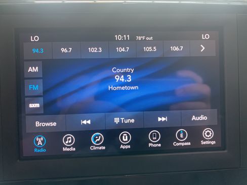 Used 2019 Chrysler Pacifica Touring Plus w/ Tire & Wheel Group FWD image 25