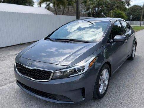 Used 2017 Kia Forte S image 4