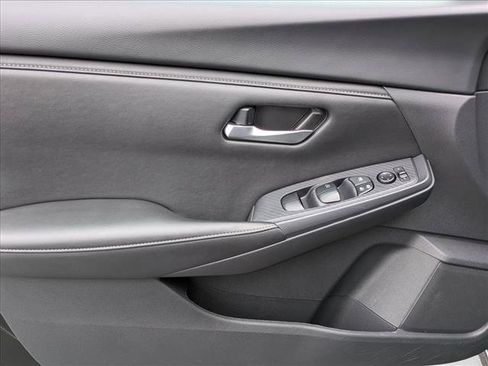 Used 2024 Nissan Sentra SV FWD image 18