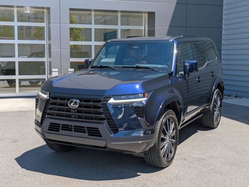 Used 2024 Lexus GX 550 w/ Accessory Package (2T) AWD/4WD image 8