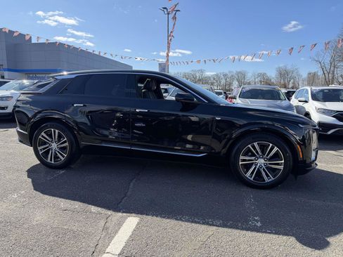 Used 2024 Cadillac Lyriq Luxury w/ LPO, Floor Liner Package AWD/4WD image 5