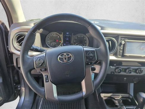 Used 2017 Toyota Tacoma SR5 w/ Tow Package RWD image 16