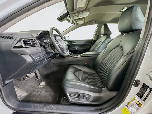 Used 2024 Toyota Camry SE image 13