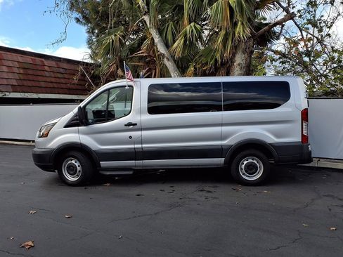 Used 2018 Ford Transit 150 XL image 3