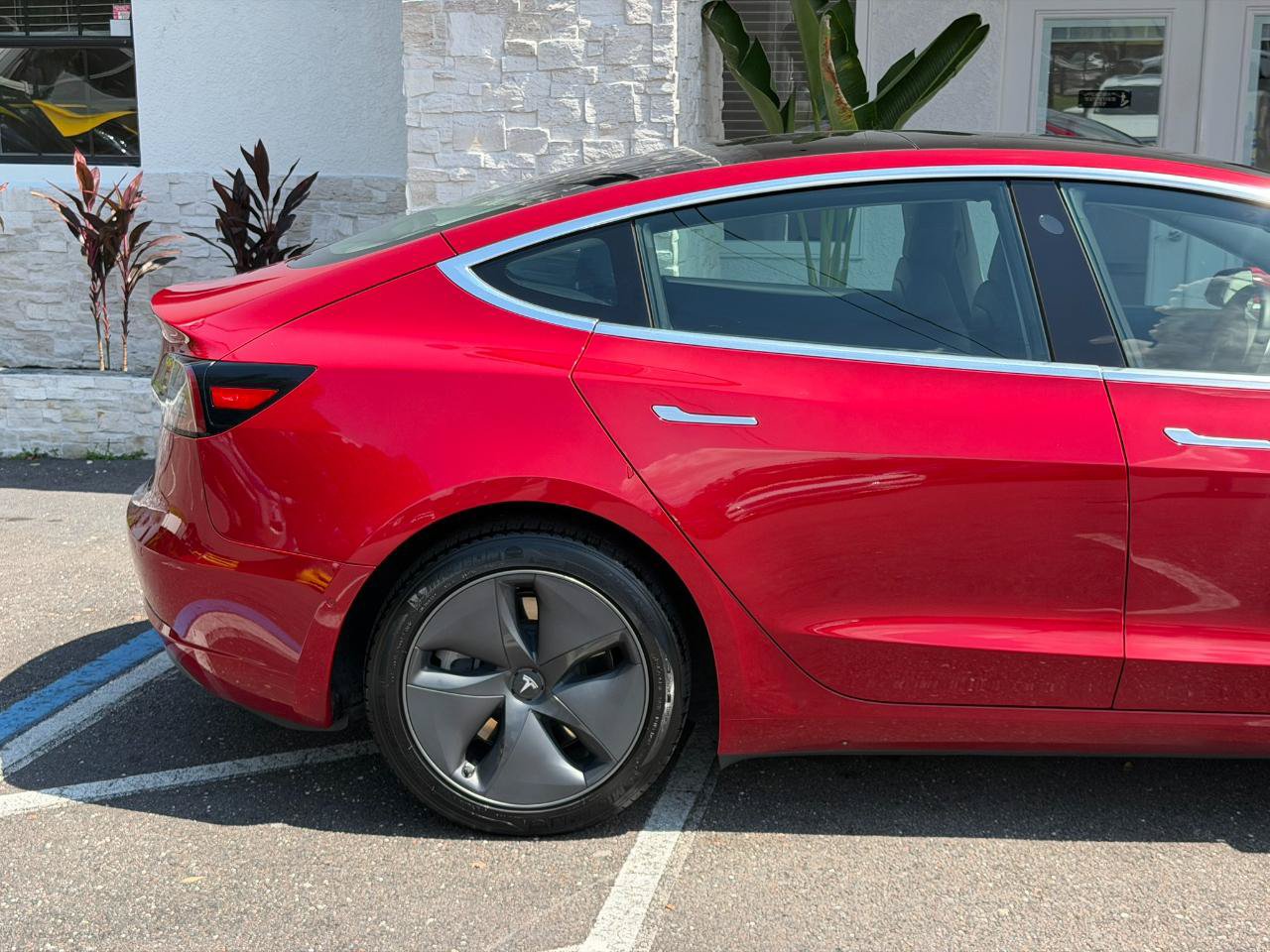 Used 2020 Tesla Model 3 Standard Range Plus RWD image 18
