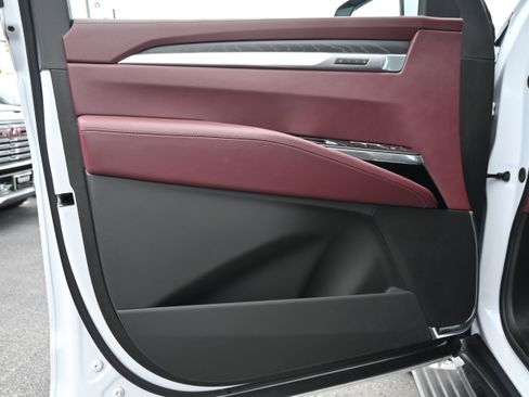 Used 2026 Cadillac Escalade Luxury w/ LPO, Floor Liner Package AWD/4WD image 14