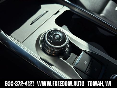 Used 2020 Ford Explorer XLT w/ Equipment Group 202A AWD/4WD image 22