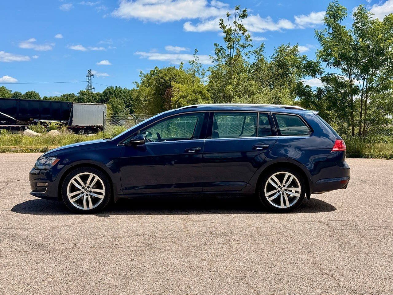 Used 2015 Volkswagen Golf SEL FWD image 2