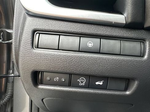 Used 2023 Nissan Rogue SL AWD/4WD image 30