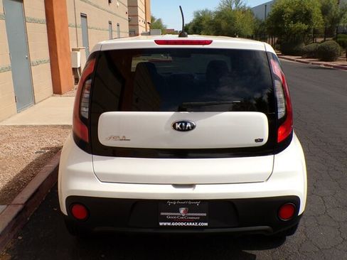Used 2018 Kia Soul FWD image 4