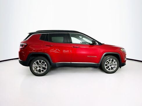 Used 2025 Jeep Compass Limited image 10