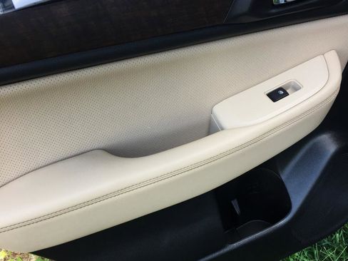 Used 2017 Subaru Outback 2.5i Limited image 12