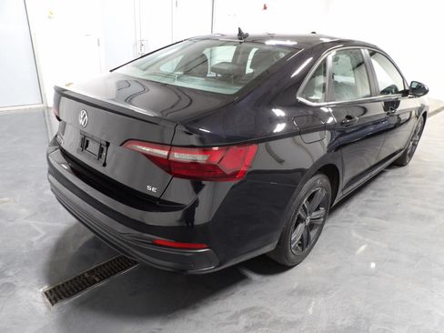 Used 2024 Volkswagen Jetta SE FWD image 4