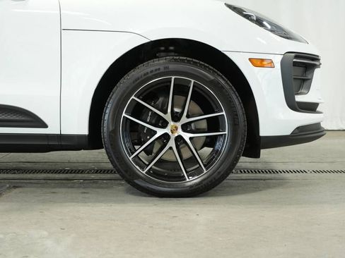 Certified 2025 Porsche Macan AWD/4WD image 41