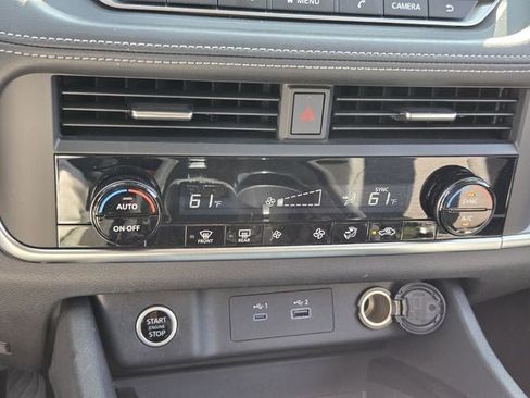 Used 2023 Nissan Rogue SV FWD image 16