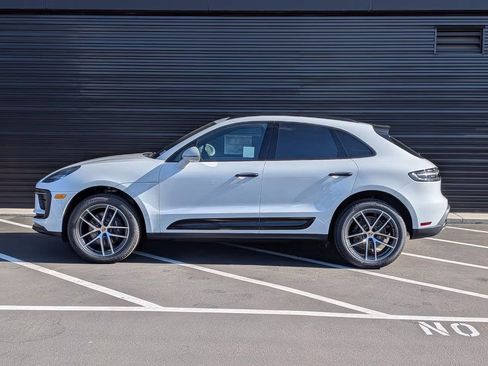 Certified 2025 Porsche Macan AWD/4WD image 2