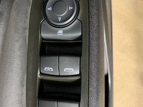 Used 2023 Chevrolet Equinox LT w/ Driver Convenience Package image 17