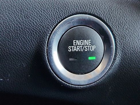 Used 2024 GMC Terrain SLT image 9