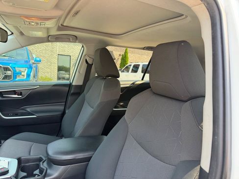 Used 2019 Toyota RAV4 XLE FWD image 13