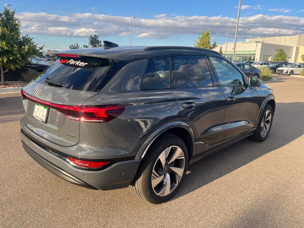 Used 2025 Audi Q6 e-tron Premium Plus w/ Premium Plus AWD/4WD image 4