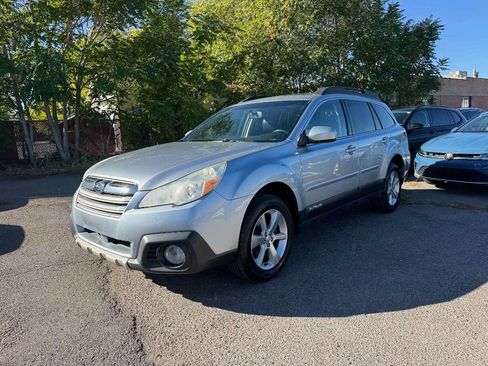Used 2014 Subaru Outback 2.5i Limited w/ Moonroof Package image 3